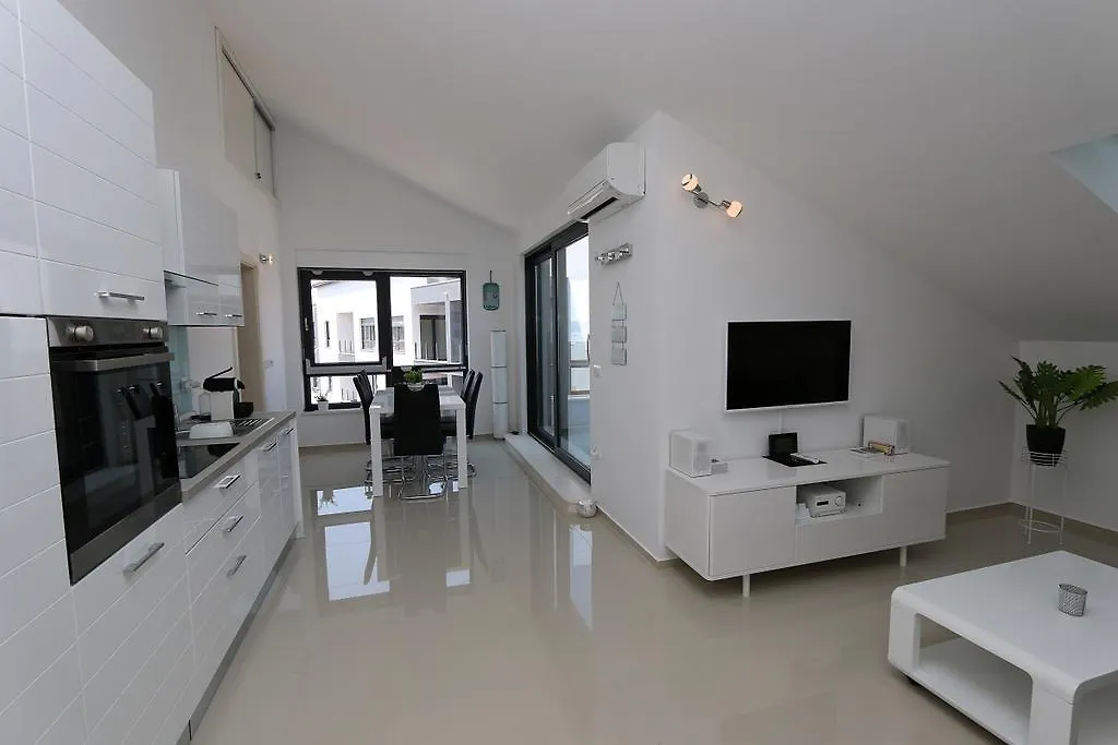 Apartment Marilyn Medulin 0*,